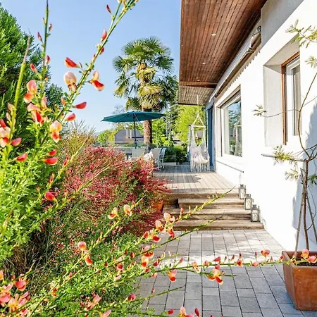 Villa Frontlake Tresserve