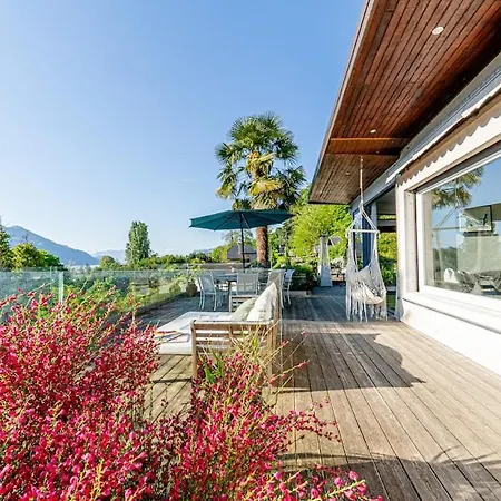 Frontlake Villa *