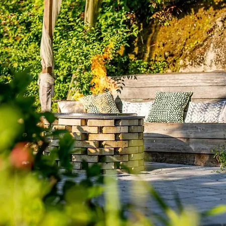 Frontlake Villa *